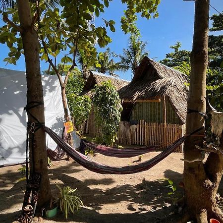 Tribal Huts Community Hostel Daanbantayan Bagian luar foto