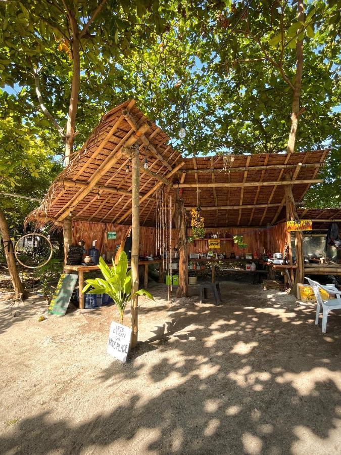 Tribal Huts Community Hostel Daanbantayan Bagian luar foto