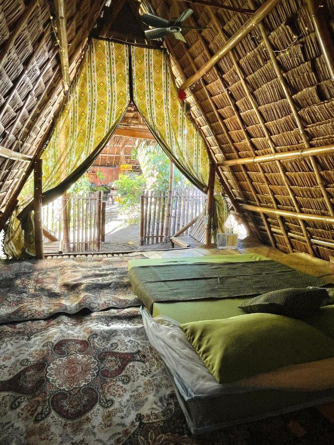 Tribal Huts Community Hostel Daanbantayan Bagian luar foto