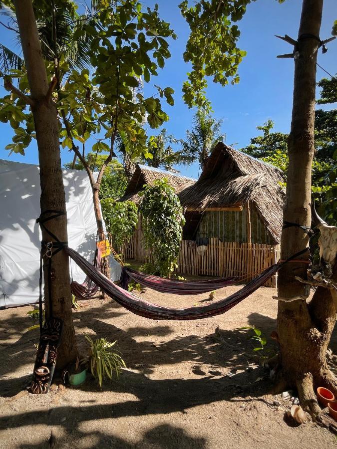 Tribal Huts Community Hostel Daanbantayan Bagian luar foto