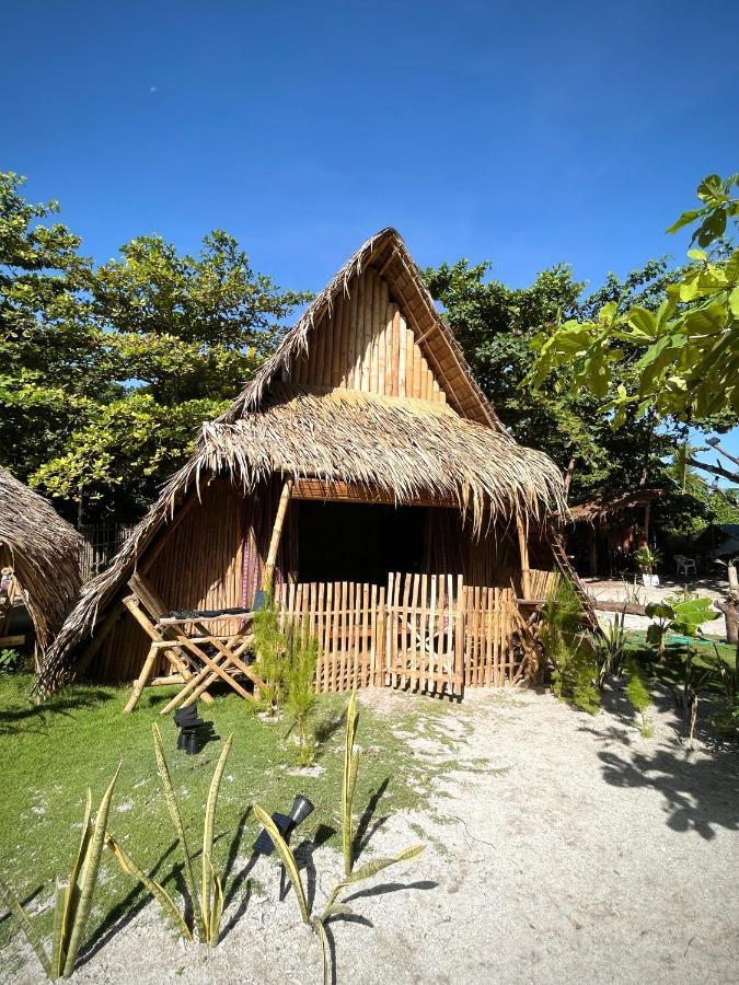 Tribal Huts Community Hostel Daanbantayan Bagian luar foto