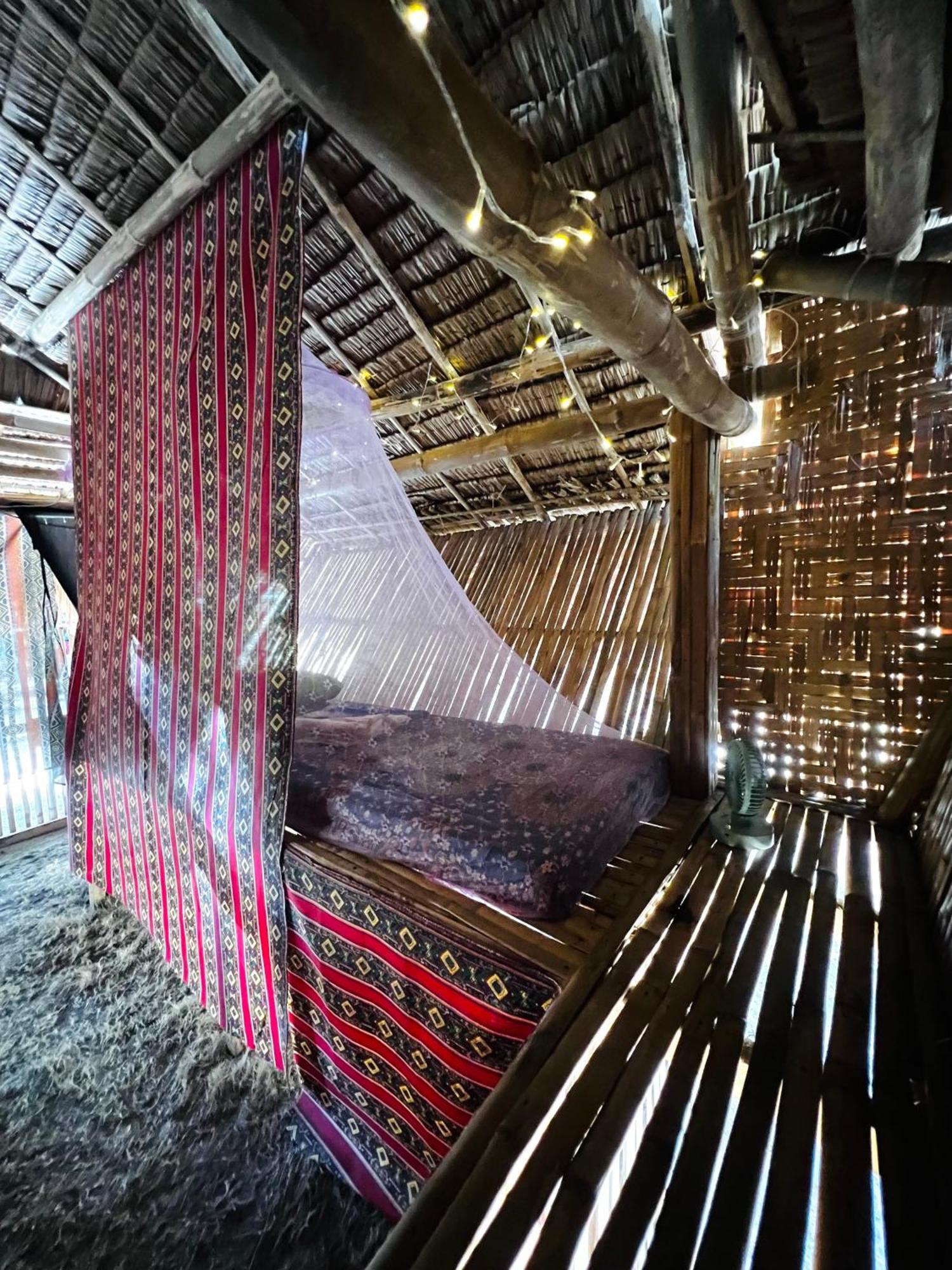 Tribal Huts Community Hostel Daanbantayan Ruang foto