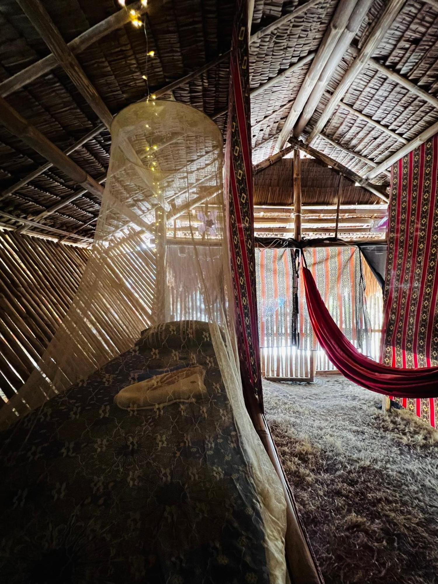 Tribal Huts Community Hostel Daanbantayan Ruang foto