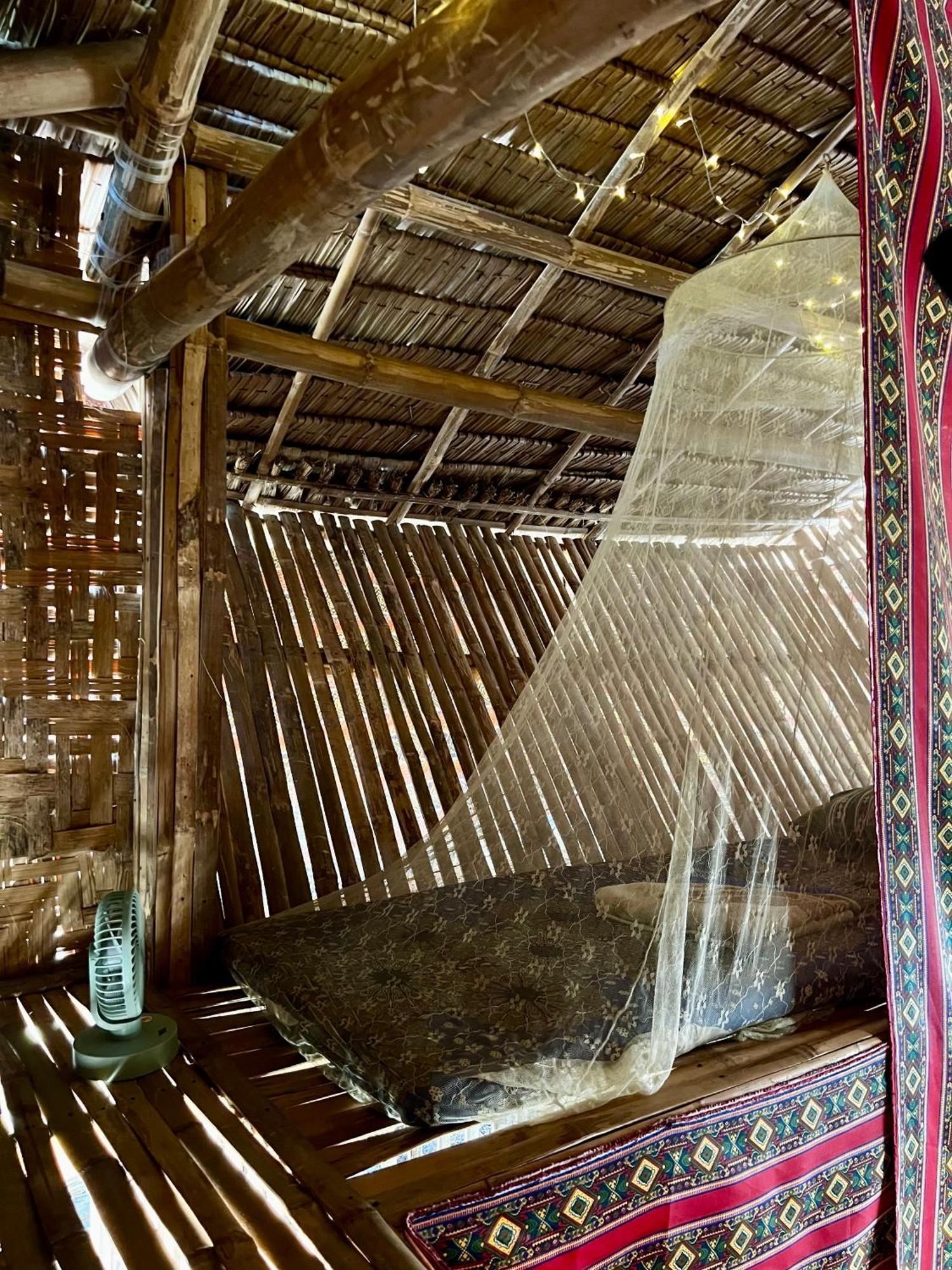 Tribal Huts Community Hostel Daanbantayan Ruang foto