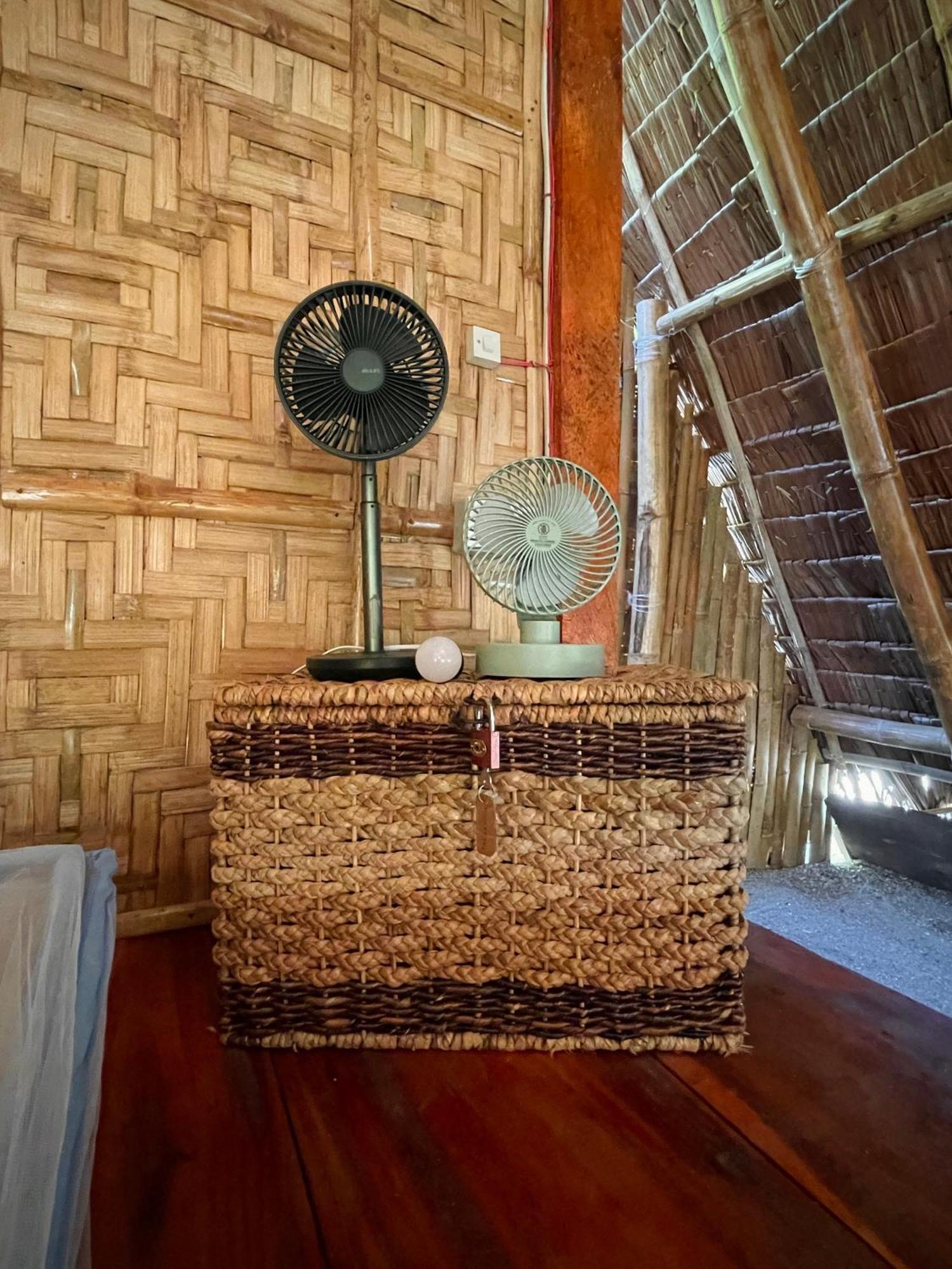 Tribal Huts Community Hostel Daanbantayan Ruang foto