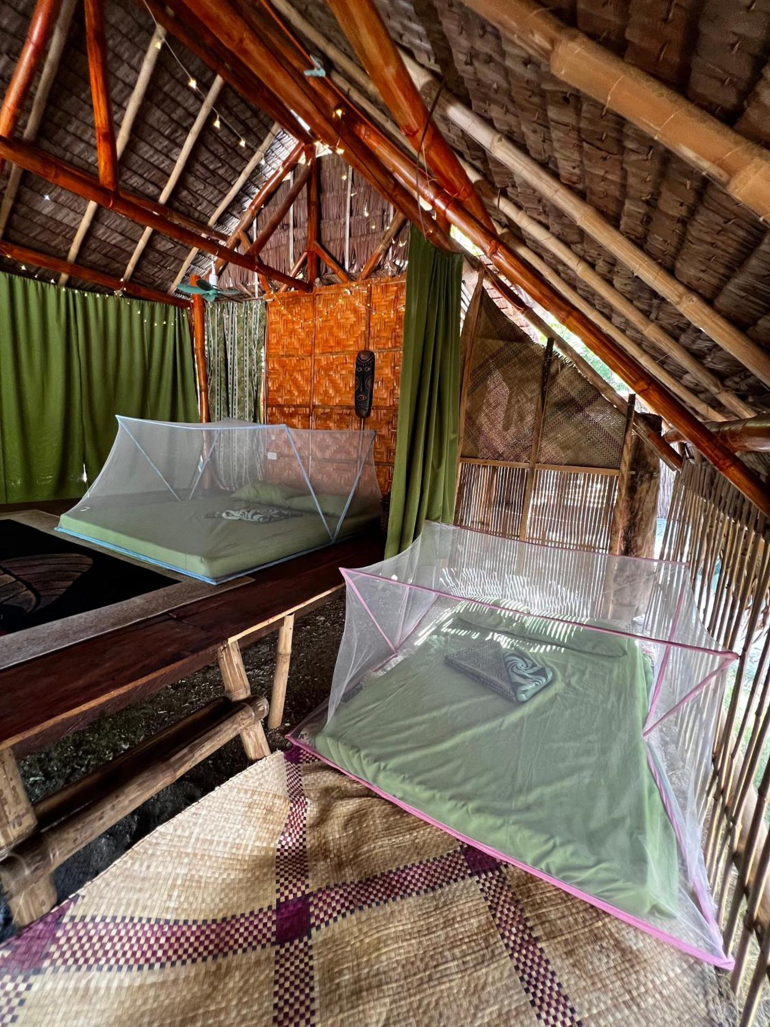 Tribal Huts Community Hostel Daanbantayan Bagian luar foto