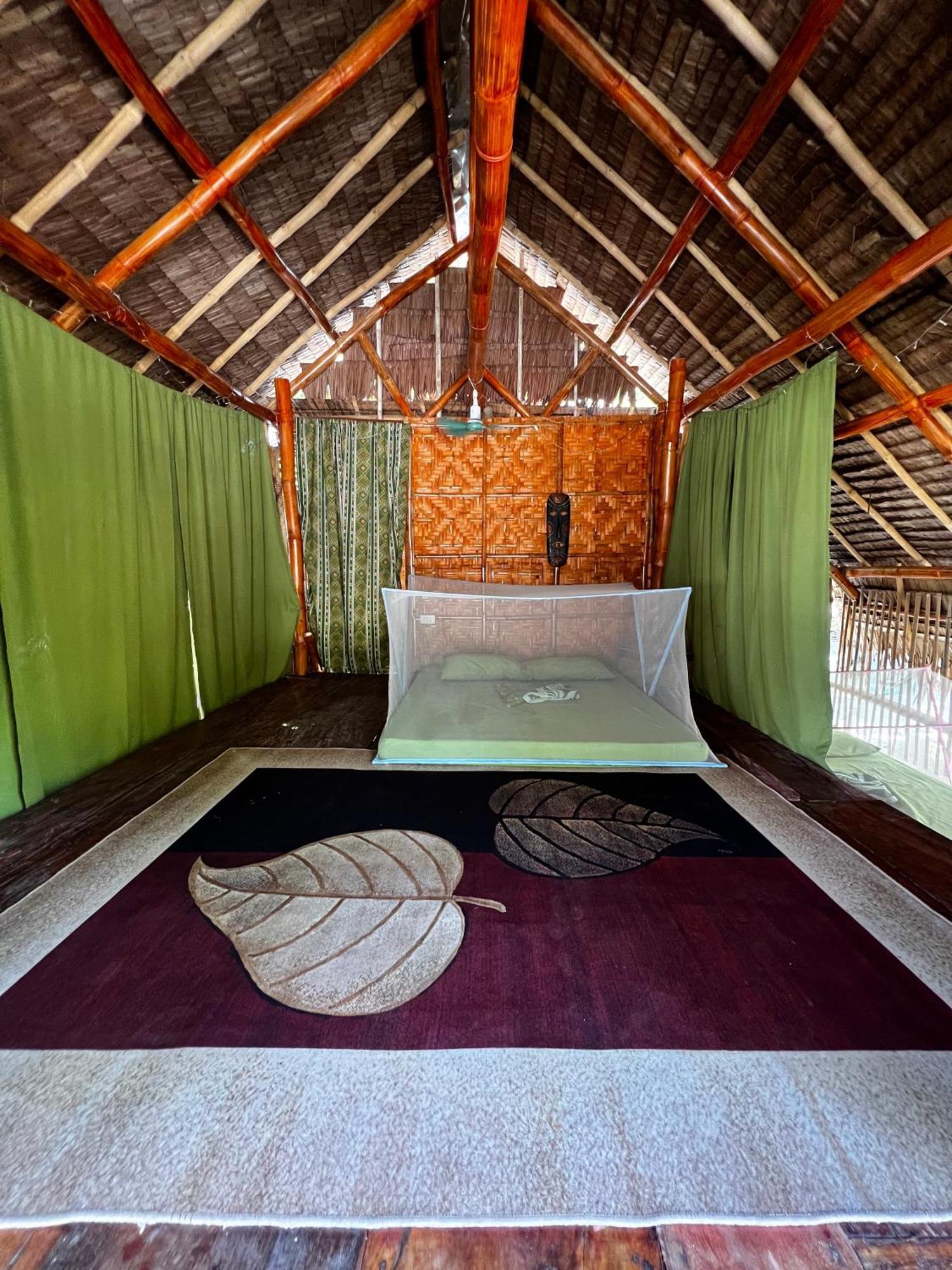 Tribal Huts Community Hostel Daanbantayan Bagian luar foto