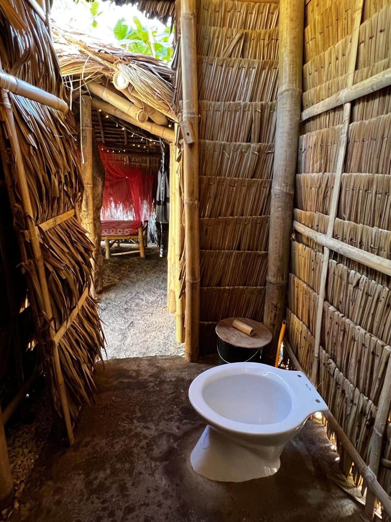 Tribal Huts Community Hostel Daanbantayan Ruang foto