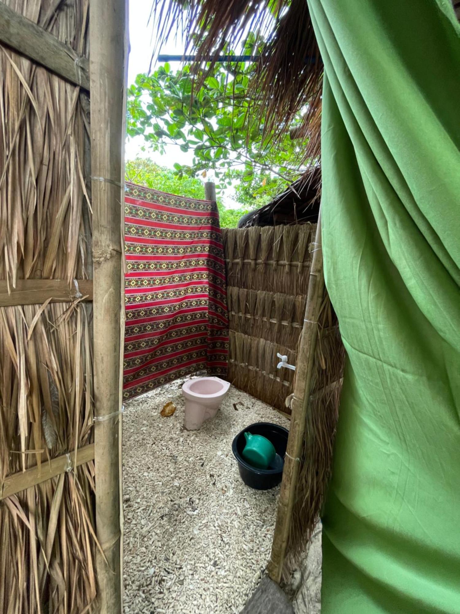 Tribal Huts Community Hostel Daanbantayan Ruang foto
